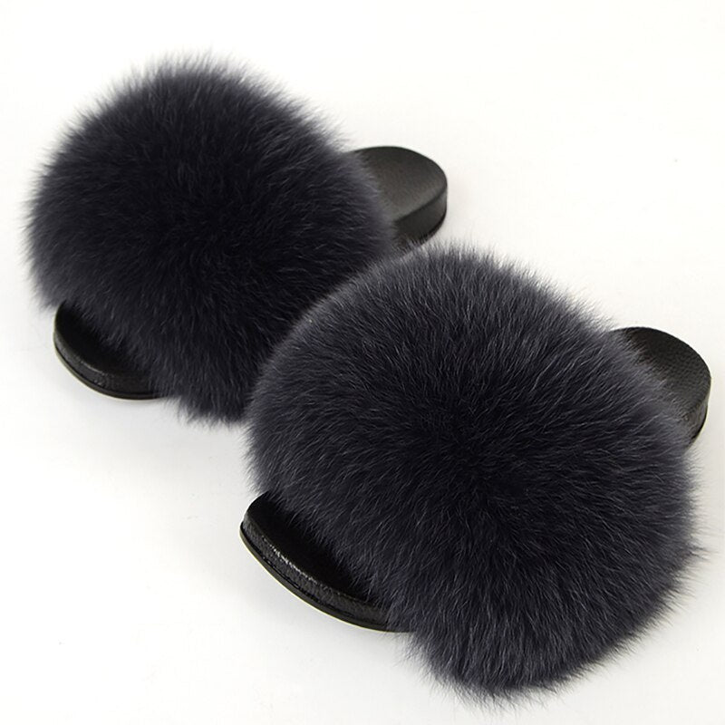 Frontansicht der bequemen Damenschuhe, zeigen die stilvolle Form & das luxuriöse Material.