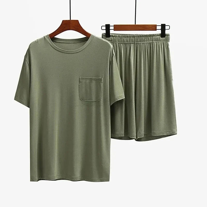 Herren Legerer Sommer-Zweiteiler in Grün: bequemes Set aus T-Shirt & kurzer Hose für Freizeit & warme Tage.