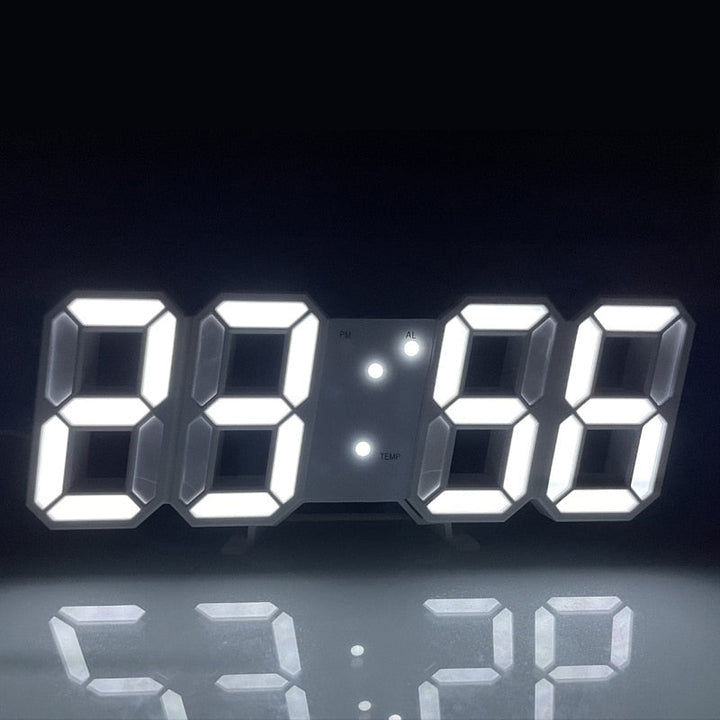 Schwarze moderne LED Wecker mit großem Display, ideal als Wand- oder Tischuhr mit Nachtmodus-Funktion.