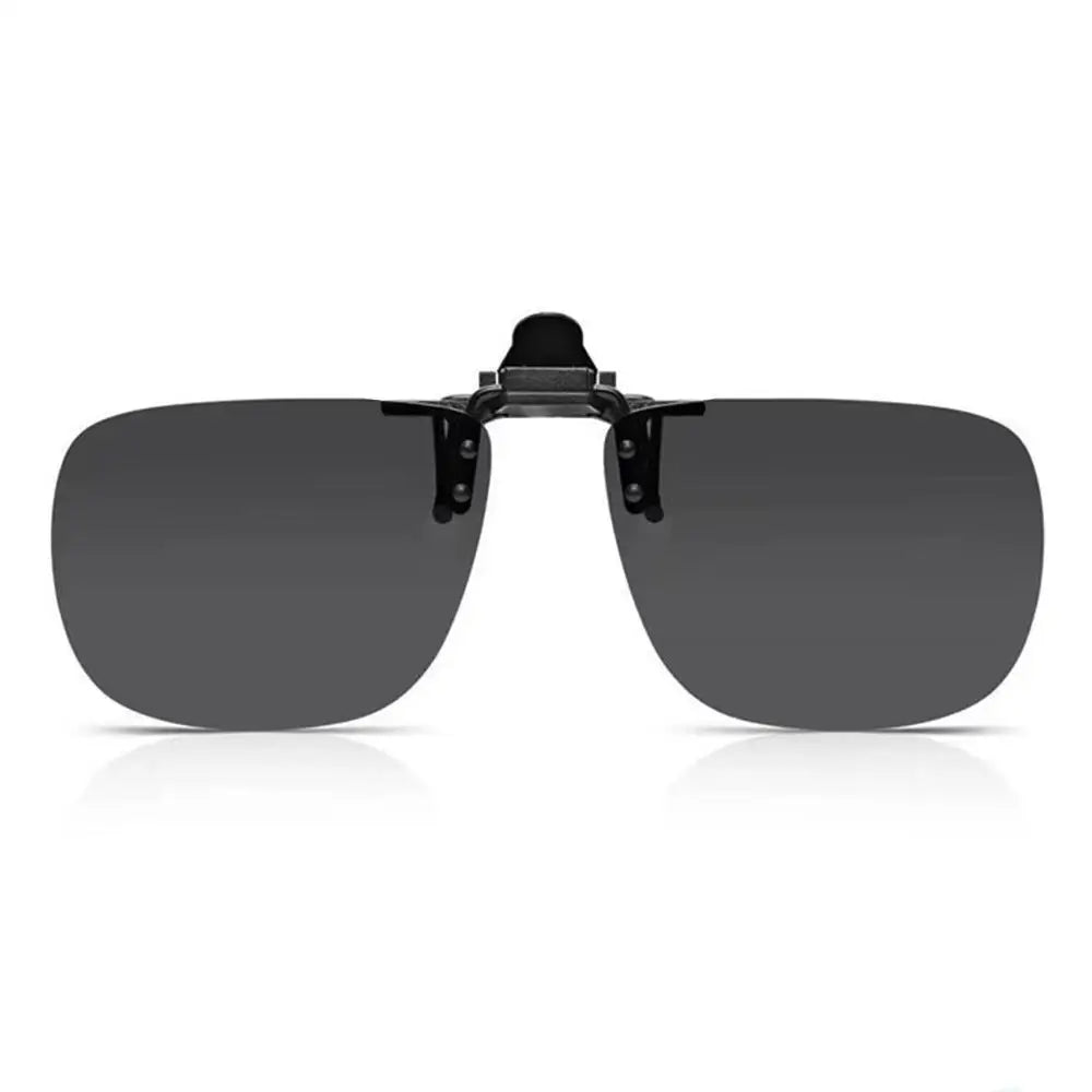 Vielseitiger Unisex Sonnenclip: polarisiert, hochklappbar, UV400 Schutz. Optimal für klare Sicht.