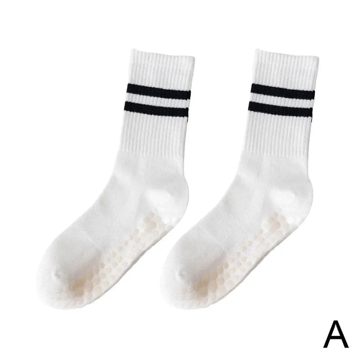 Stabile Unisex Sportsocken halbhoch mit Antirutsch-Grip. Verbessert den Halt bei Yoga, Fitness & Pilates.