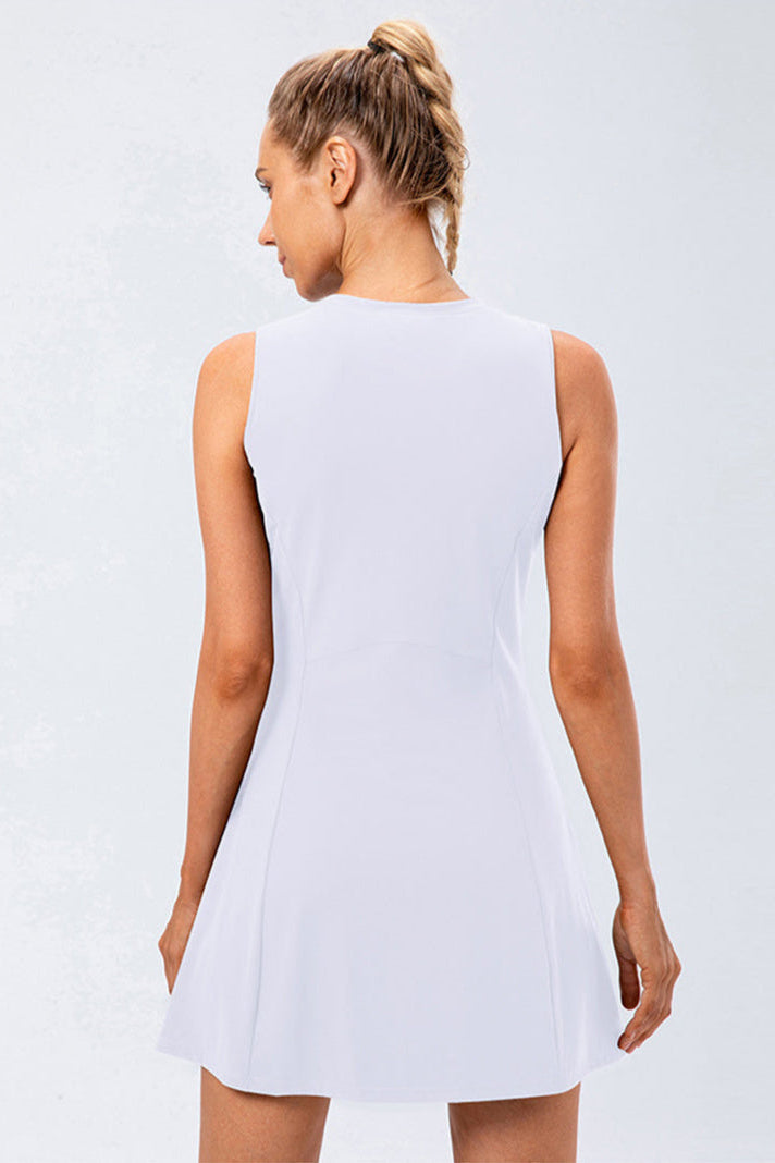 Bequemes Damen Tenniskleid ärmellos in Schwarz mit Shorts für höchste Performance und Komfort.