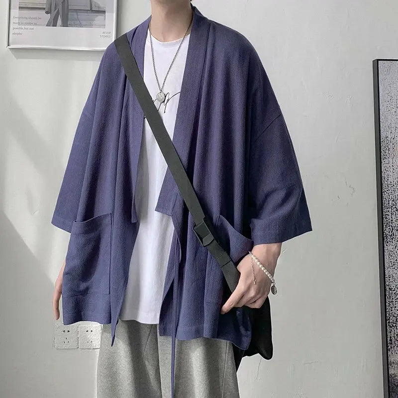 Detailaufnahme Herren Kimono Cardigan, hochwertige Verarbeitung für langlebige und stilvolle Oberbekleidung.