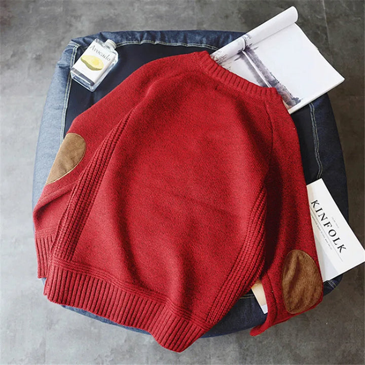 Klassischer Herren Strickpullover, ideal für Herbst & Winter. Mit stilvollen Ellenbogen-Patches für Freizeitmode.