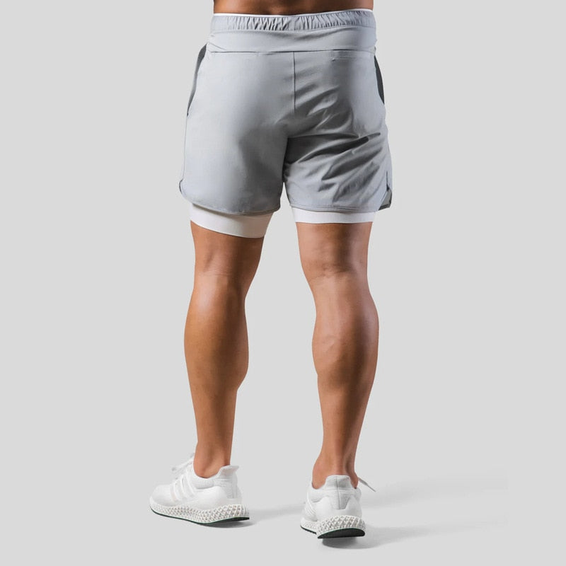 Blaue Herren 2-in-1-Trainingshose, Shorts mit Innenshorts, moderne Fitness-Mode.