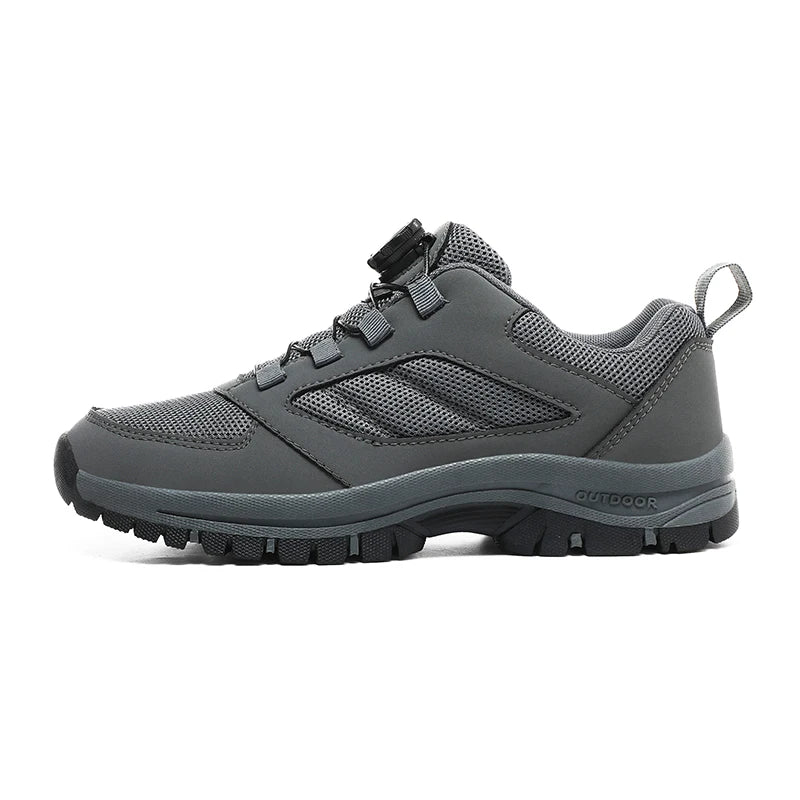 Anthrazitfarbene Herren Outdoorschuhe mit Drehverschluss. Bequem, rutschfest und ideal für Wanderungen.