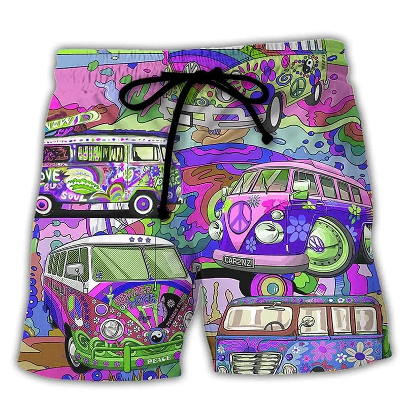 Rückansicht der kurzen Herren Schwimmhose mit auffälligem Graffiti-Print. Moderne Badebekleidung.