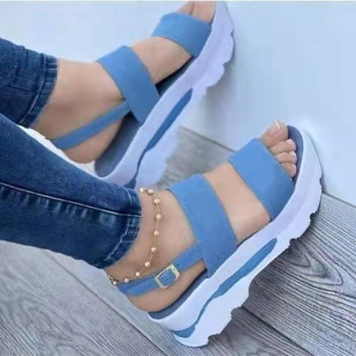 Trendige Damen Plateau-Sandalen für jeden Anlass. Bequeme offene Schuhe für Stil & Komfort im Sommer.