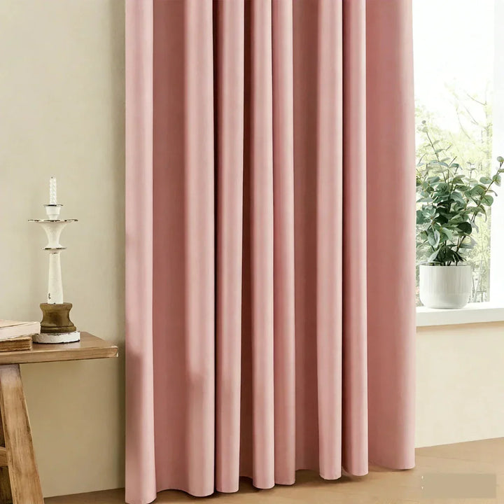 Eleganter blickdichter Vorhang fürs Wohnzimmer, schafft Privatsphäre & modernes Ambiente. Fensterdekoration.
