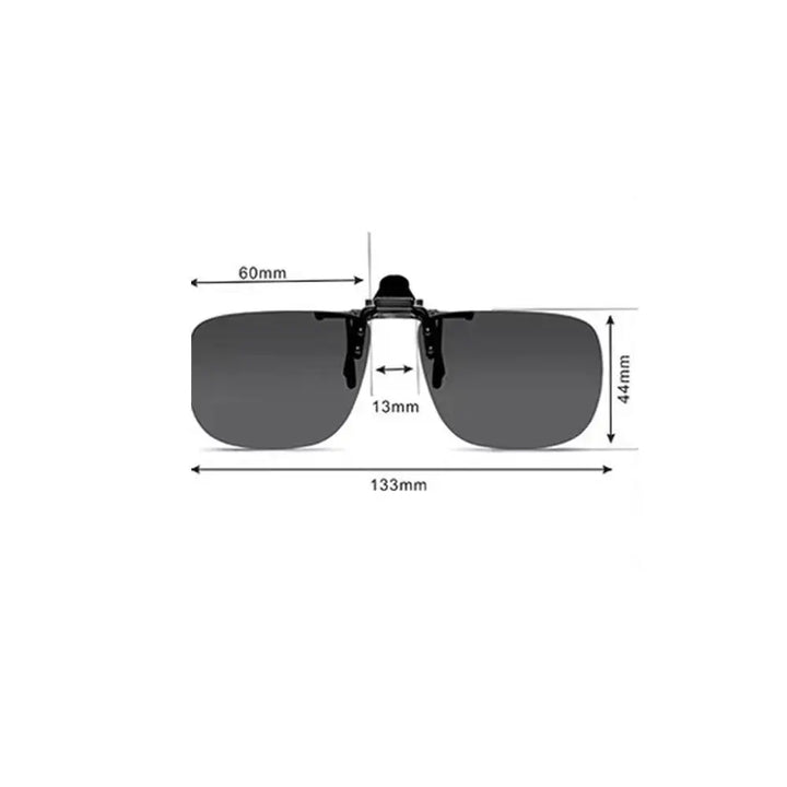 Leichtgewichtiger, hochklappbarer Sonnenclip, UV400. Blendfrei für Outdoor-Aktivitäten & Sport.