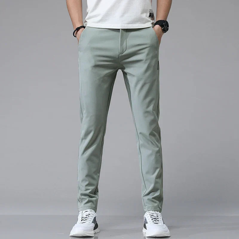 Elegante Herren Stretchhose Slim Fit, schlank & atmungsaktiv, ideal für Freizeit & Business Casual Looks.
