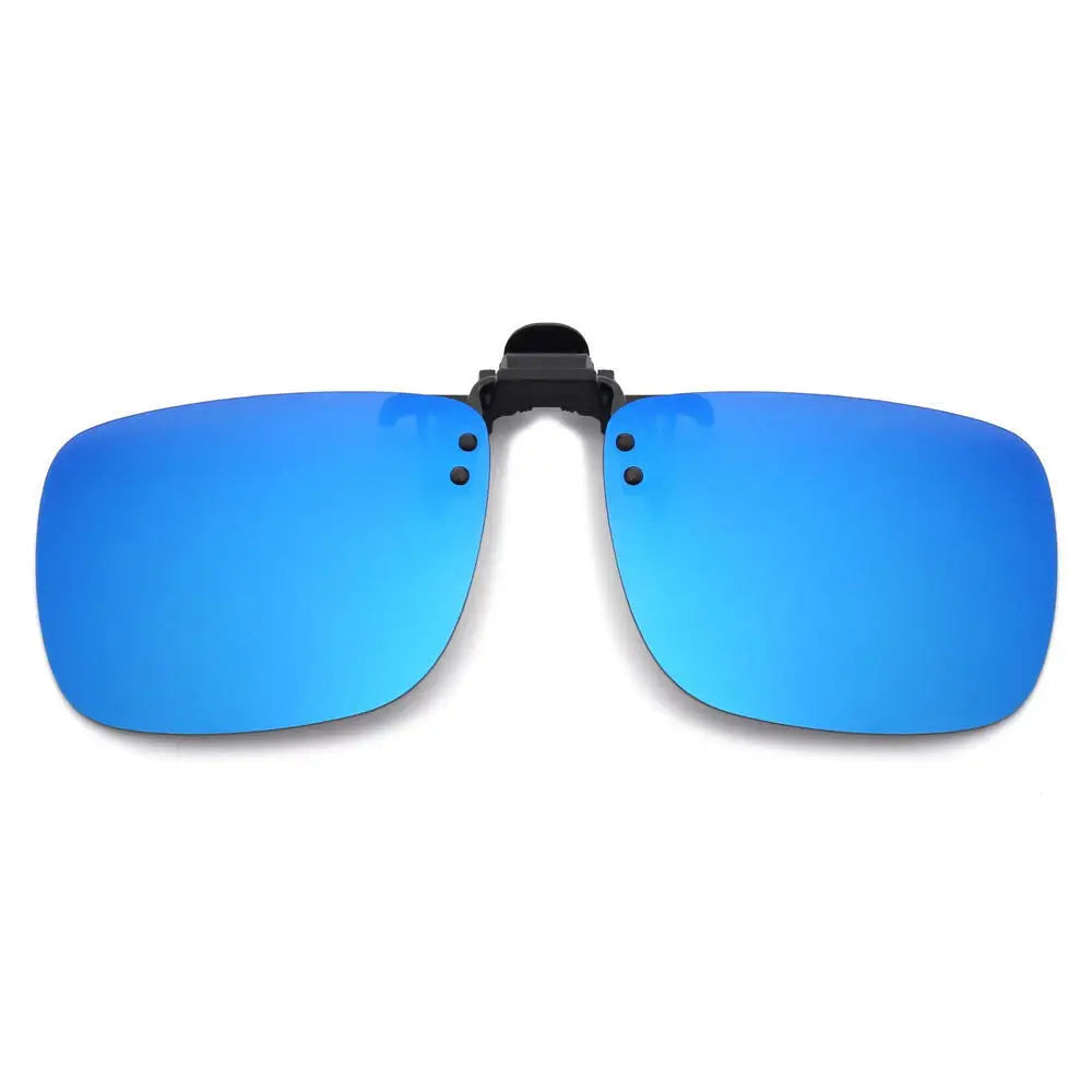 Blendfreier, hochklappbarer Sonnenclip, unisex. Effektiver UV400 Schutz für alle Brillenträger.