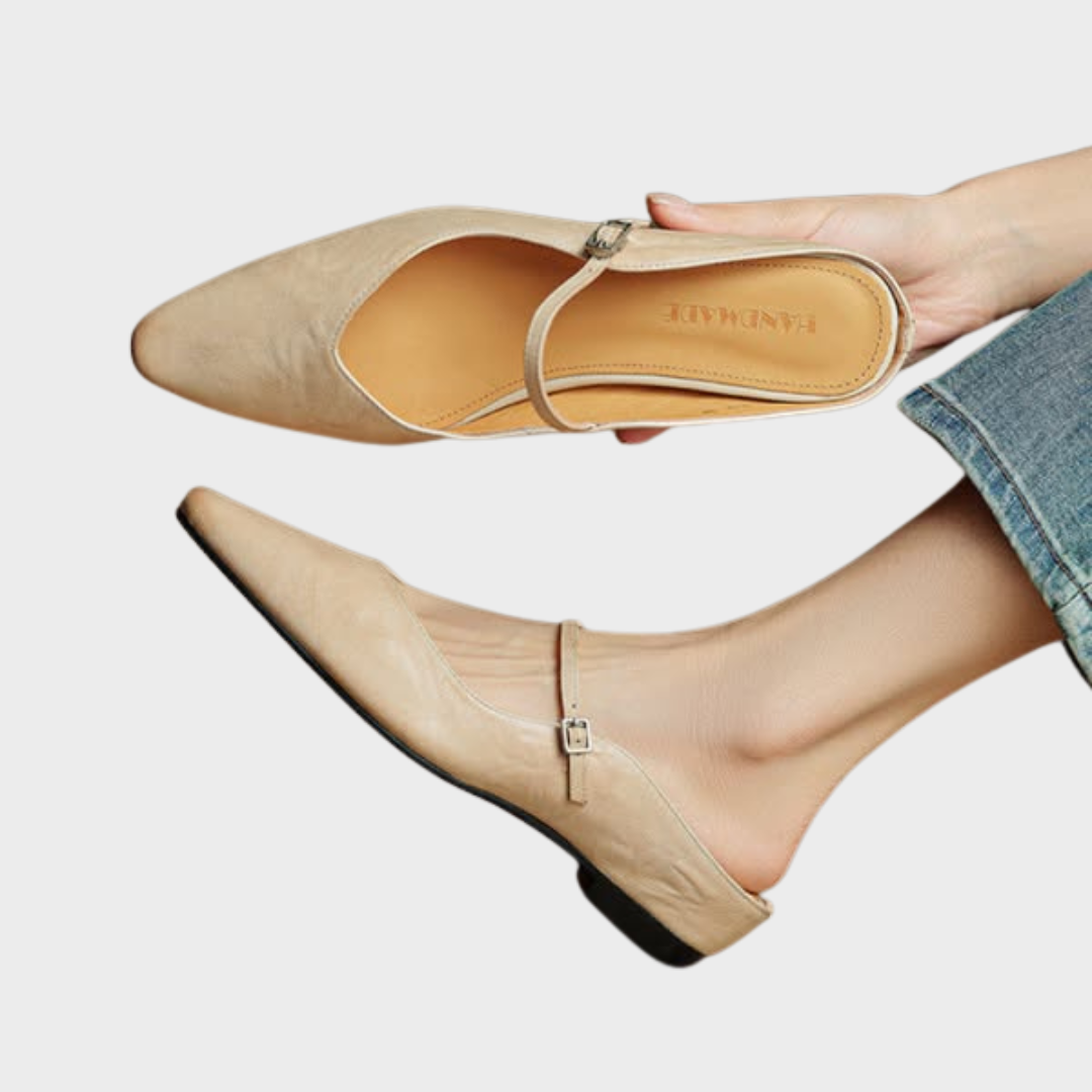 Eleganter Damen Slipper in Beige, komfortabler Slip-on Schuh für stilvollen Sommer.