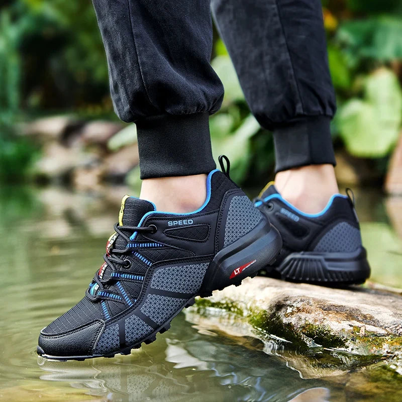 Widerstandsfähige Herren Outdoor-Schuhe (Schwarz) mit Schnürung, rutschfest, perfekt für Trekking.
