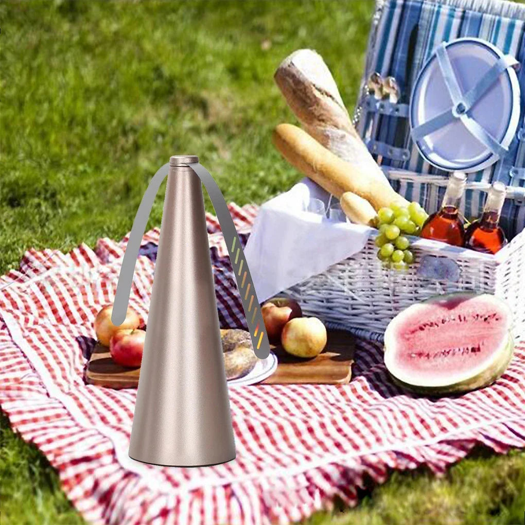 Kompakter, batteriebetriebener Fliegenabwehr für Picknicks und Camping. Genieße Mahlzeiten im Freien ohne Störenfriede.