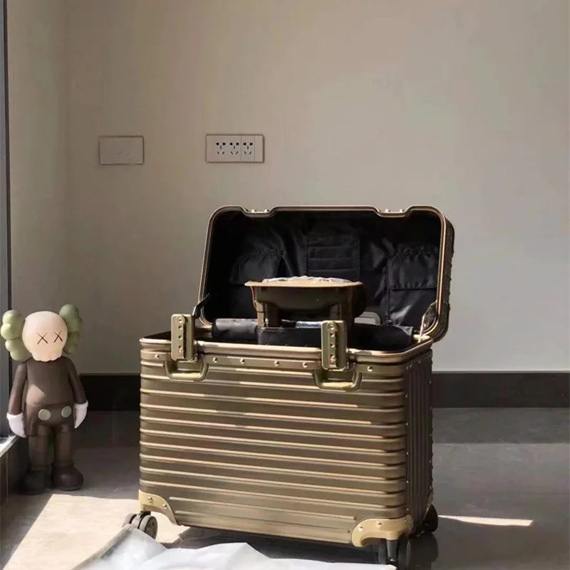 Großer Aluminium-Hartschalenkoffer Monaco; silberner Reise-Trolley mit TSA-Zahlenschloss und 360°-Doppelrollen.