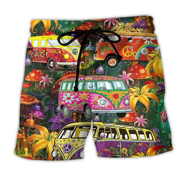 Nahaufnahme der Herren Badehose mit coolem, urbanem Graffiti-Muster. Perfekt für Strand & Urlaub.
