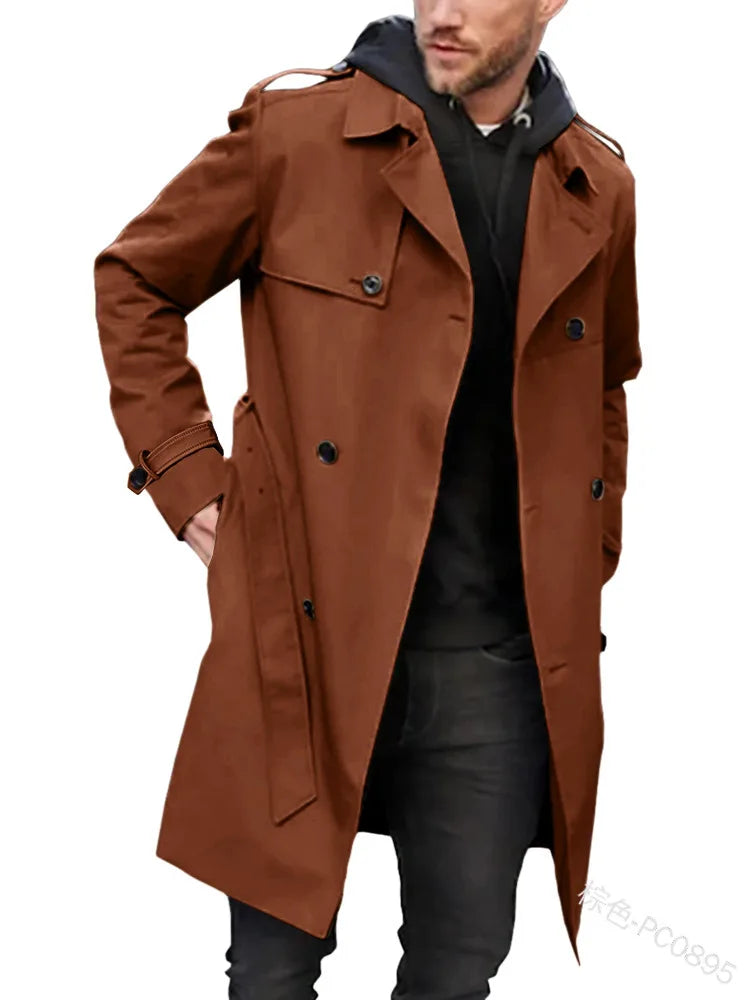 Modischer Herren Trenchcoat Doppelreiher mit Gürtel, zeitloser Stil für den modernen Mann.