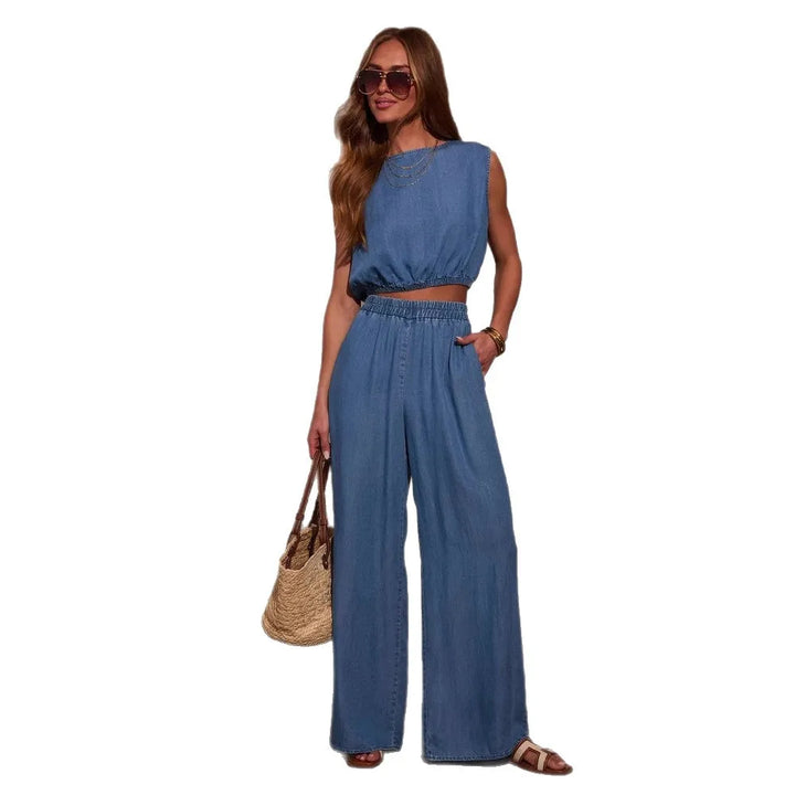 Schickes blaues Damen Crop Top und High-Waist Hose Set. Atmungsaktive Freizeitkleidung, perfekt für bequeme Sommeroutfits.