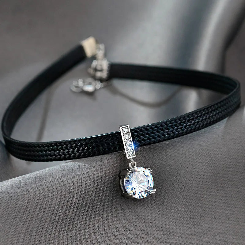 Unisex glitzerndes, geometrisches Kristall-Halsband für glamourösen Look. Ideales Geschenk.