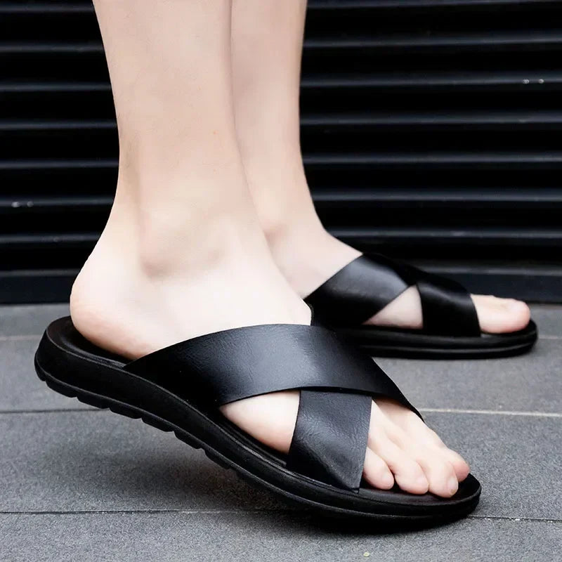 Bequeme, elegante Herren Pantoletten Lorenzo für den Sommer. Ideal als Freizeitschuhe & Reisebegleiter.