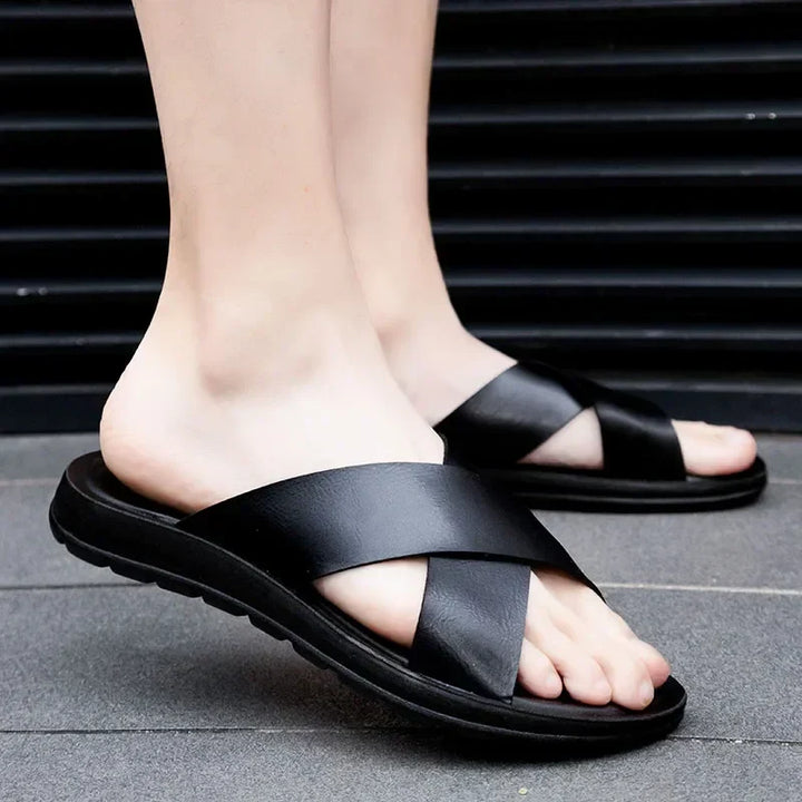 Bequeme, elegante Herren Pantoletten Lorenzo für den Sommer. Ideal als Freizeitschuhe & Reisebegleiter.