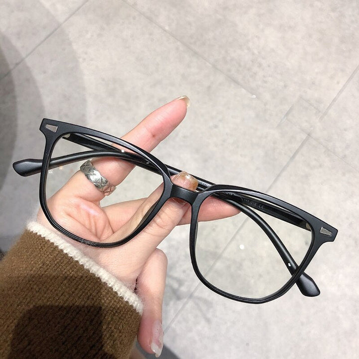 Transparente Unisex-Brille mit Blaulichtschutz, perfekt für Kurzsichtigkeit & modernes Sehen.
