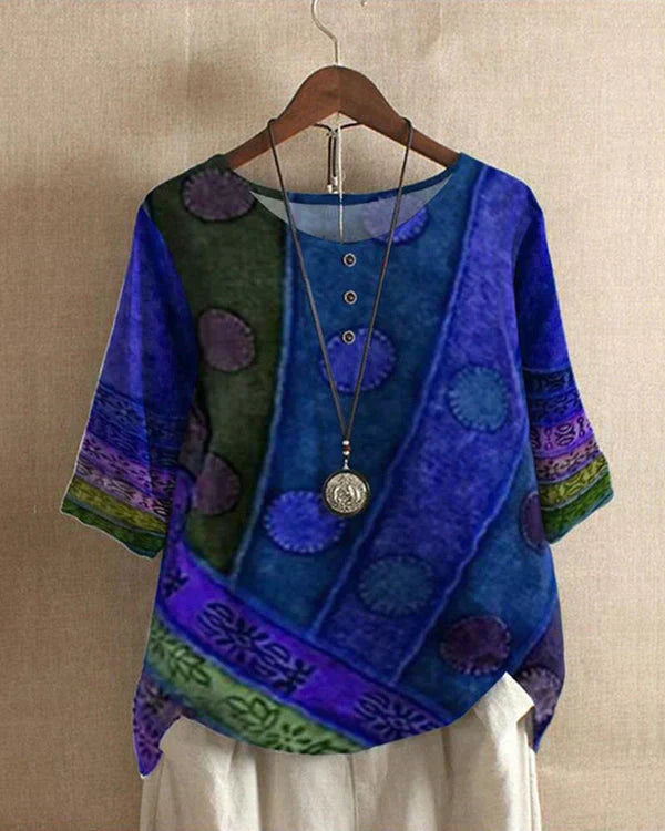 Lebhaftes, buntes Kurzarm-Oberteil mit detailliertem Ethno-Muster, lockerer Passform. Damen Bluse Hilda.