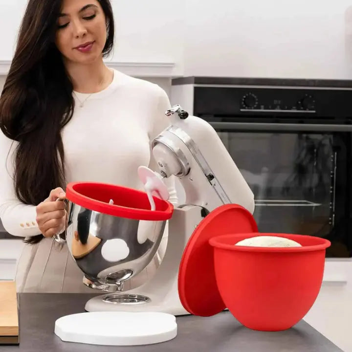 Roter Silikon-Schüssel-Einsatz mit Deckel für Teig und Backen, BPA-frei und spülmaschinenfest.