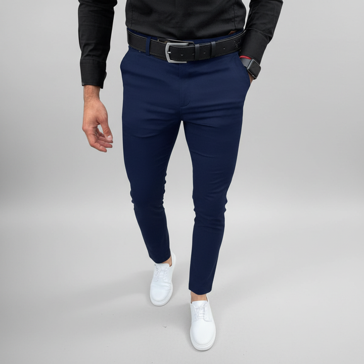 Seitenansicht der Pascal Slim Fit Herrenhose: Zeigt die schlanke Silhouette & den figurbetonten Schnitt.
