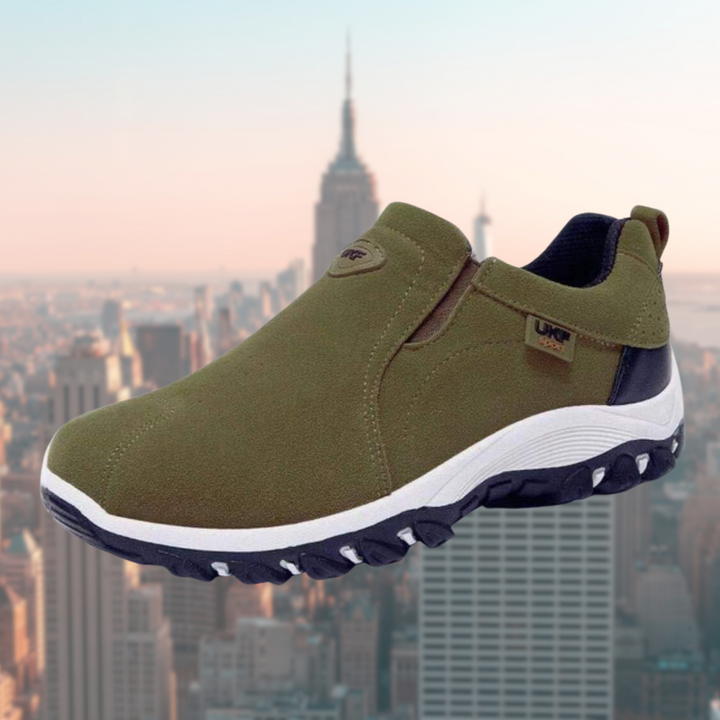 Moderne Herren Slip-On Schuhe in elegantem Grau, bieten durch stoßdämpfende Sohle und atmungsaktives Design Komfort.