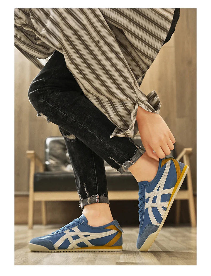 Grüner Herren Retro Runner Sneaker mit Kontraststreifen. Ideal als stylischer Freizeitschuh für den Alltag.