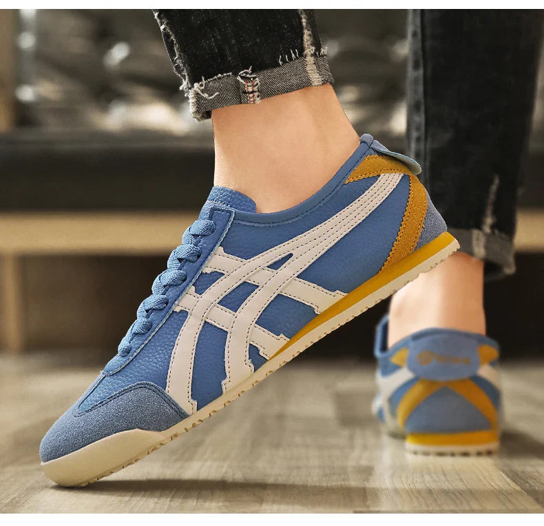 Blauer Herren Retro Sneaker mit Kontraststreifen. Klassische Runner für sportlichen Look & hohen Komfort.