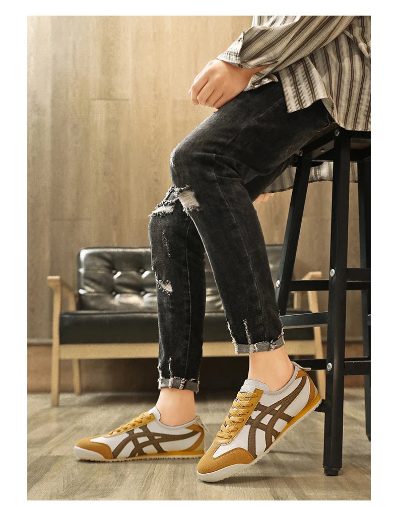 Lässige Herren Retro Sneaker in Blau-Orange mit Kontraststreifen für Vintage-Stil. Perfekte Alltagsschuhe.