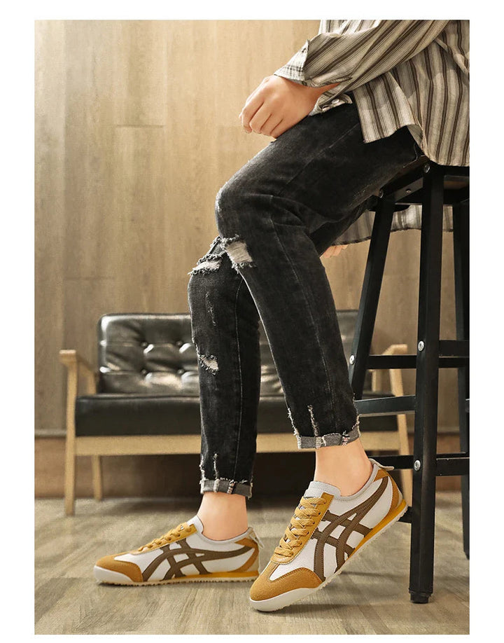 Lässige Herren Retro Sneaker in Blau-Orange mit Kontraststreifen für Vintage-Stil. Perfekte Alltagsschuhe.