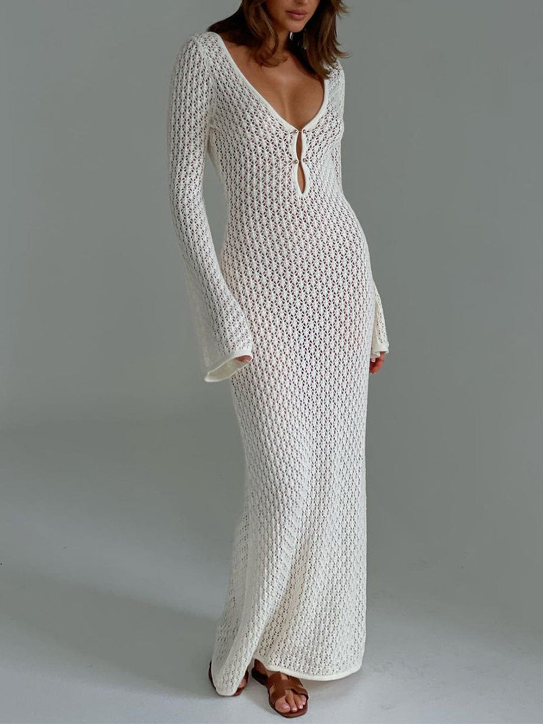 Damen Boho Maxikleid mit V-Ausschnitt und Glockenärmeln, perfekt für den Sommerurlaub.