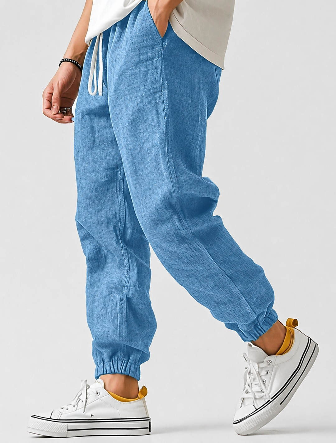 Leichte, bequeme Herren Sommer Jogger in modernem Design. Perfekt für entspannte Tage & lässigen Streetstyle.