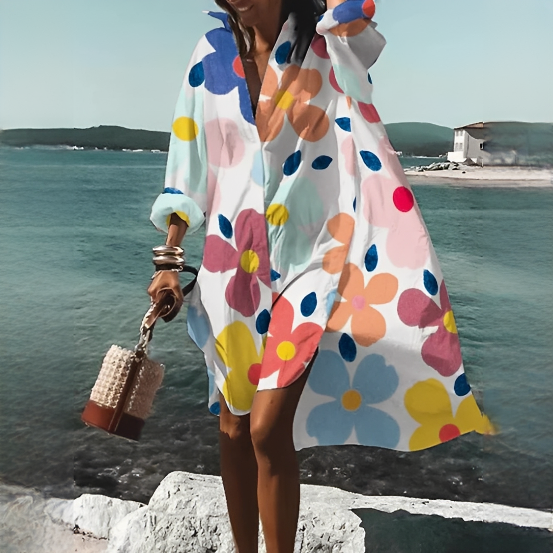 Oversize Damen Printkleid mit geometrischem Muster & tiefem V-Ausschnitt. Bequemes Freizeitkleid für den Sommer.