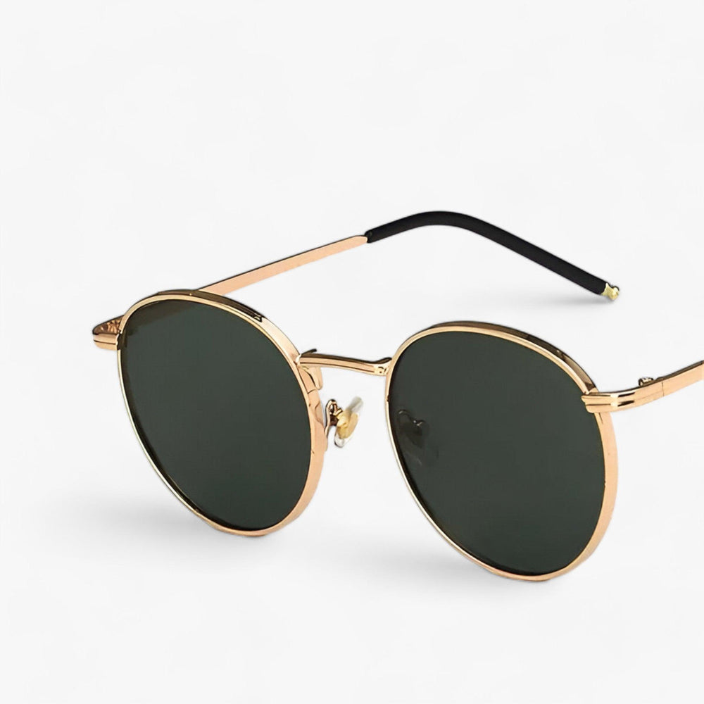 Goldene Herren-Sonnenbrille rund, Metallgestell. Stilvoller UV-Schutz, zeitloses Mode-Accessoire für Männer.