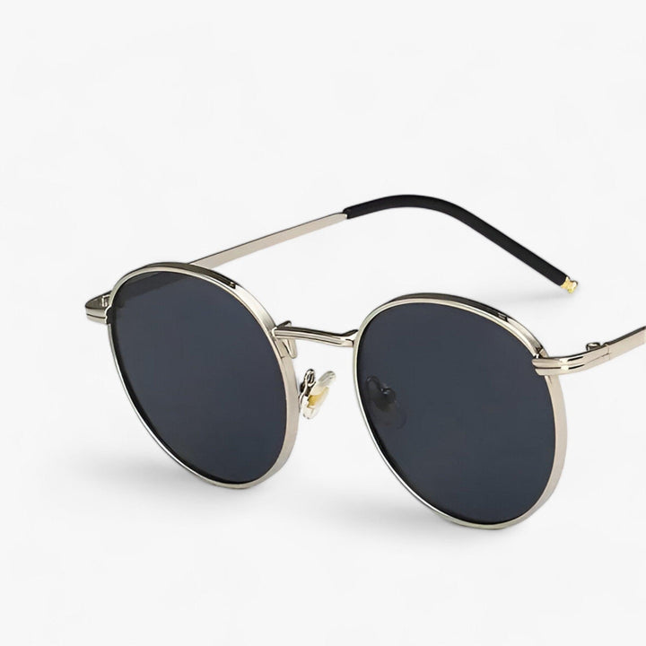 Zeitlose Herren-Sonnenbrille rund, Metallgestell. Elegantes Accessoire mit UV-Schutz für moderne Männer.