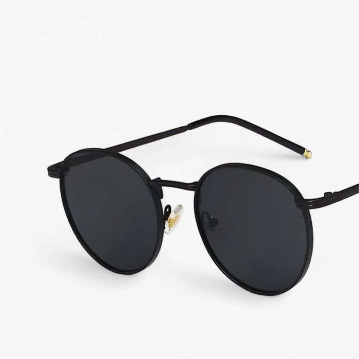 Herren-Sonnenbrille rund, Metallgestell. Eleganter UV-Schutz für zeitlosen Stil und Sommer-Mode.