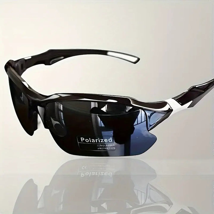 Robuste Herren Outdoor-Sonnenbrille mit sportlichem Sitz, ideal für aktiven Lifestyle und Schutz.