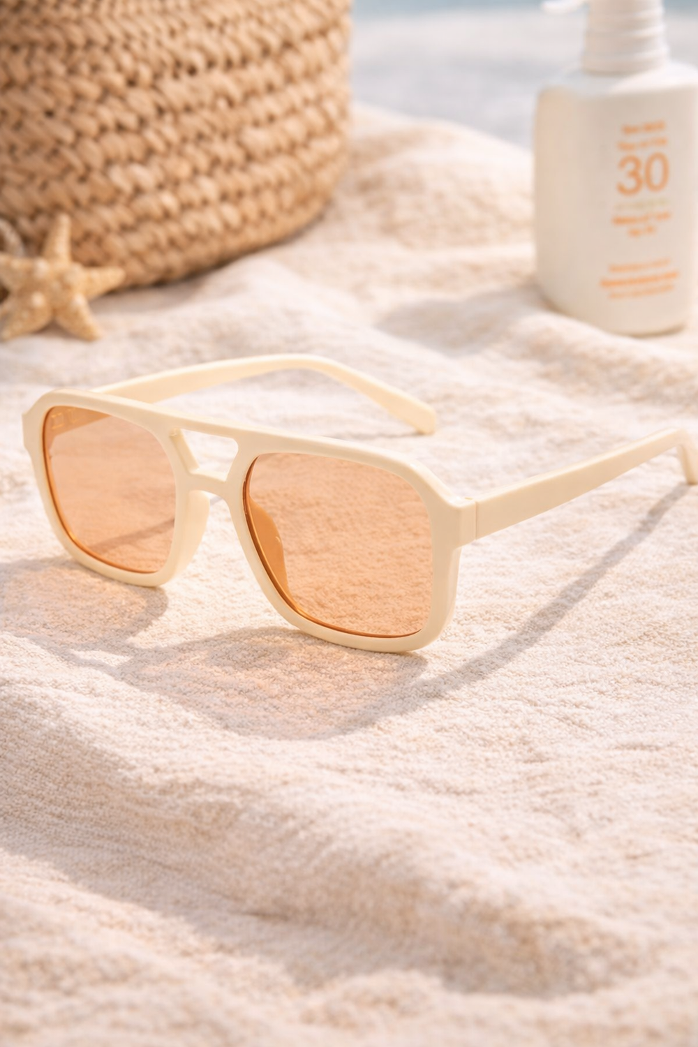 Stilvolle Unisex Rechteck-Sonnenbrille im Vintage-Look. Perfekter UV-Schutz für Damen und Herren.