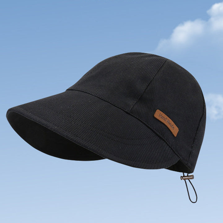 Modischer Sommerhut für Damen, faltbar, breitkrempig, bietet effektiven UV-Schutz am Strand.