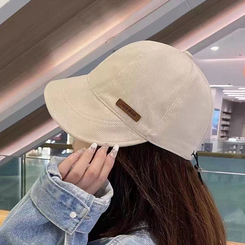 Leichter faltbarer Damensonnenhut mit UV-Schutz in Beige, stilvoll und praktisch für den Sommer.