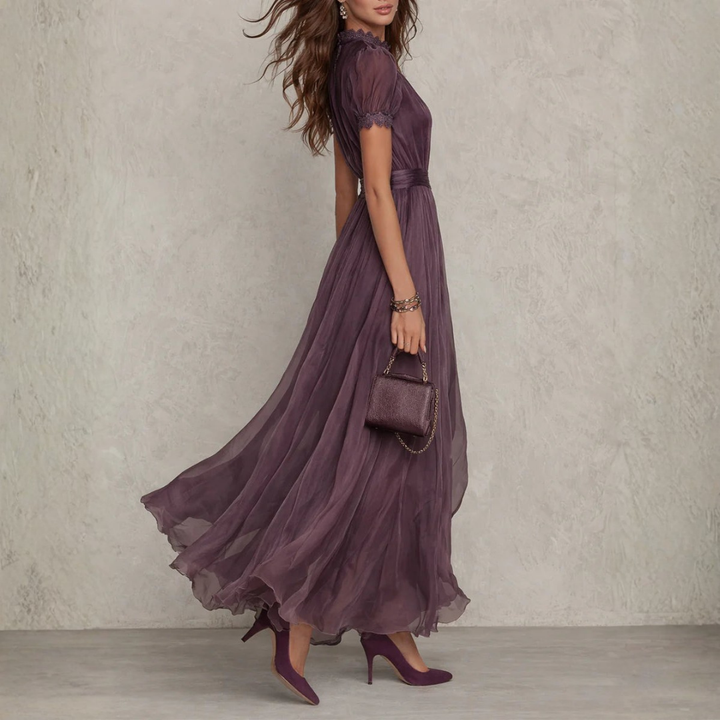 Festliches Damen Maxikleid im Vintage-Stil, ideal als Galakleid oder elegantes Outfit für besondere Anlässe.