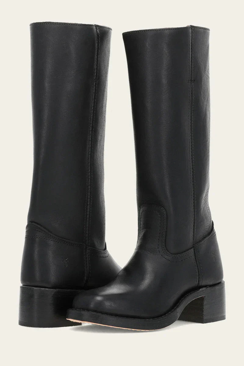 Frontansicht: Elegante Damen Stiefel. Bequeme und moderne Boots, ideal für den täglichen Gebrauch in der Stadt.