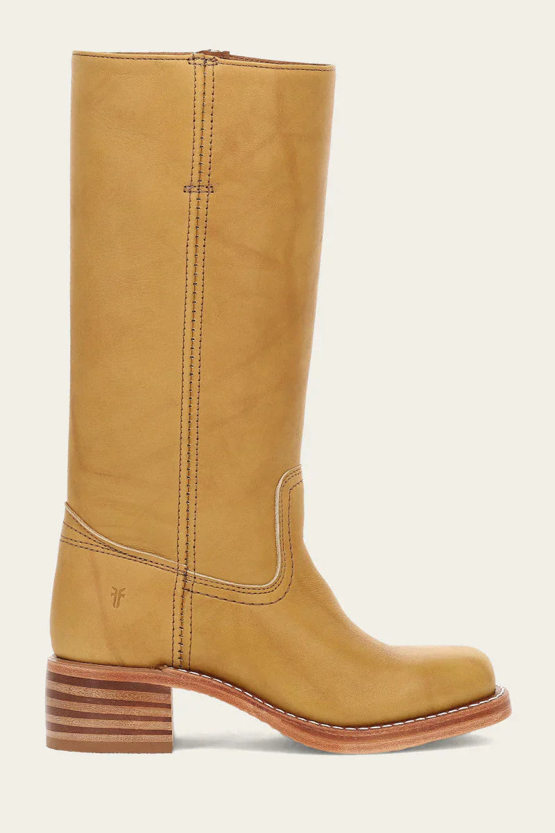 Moderner Damen Stiefel mit eleganter Form. Bequeme Boots, perfekt als stilvolle Alltagsschuhe.