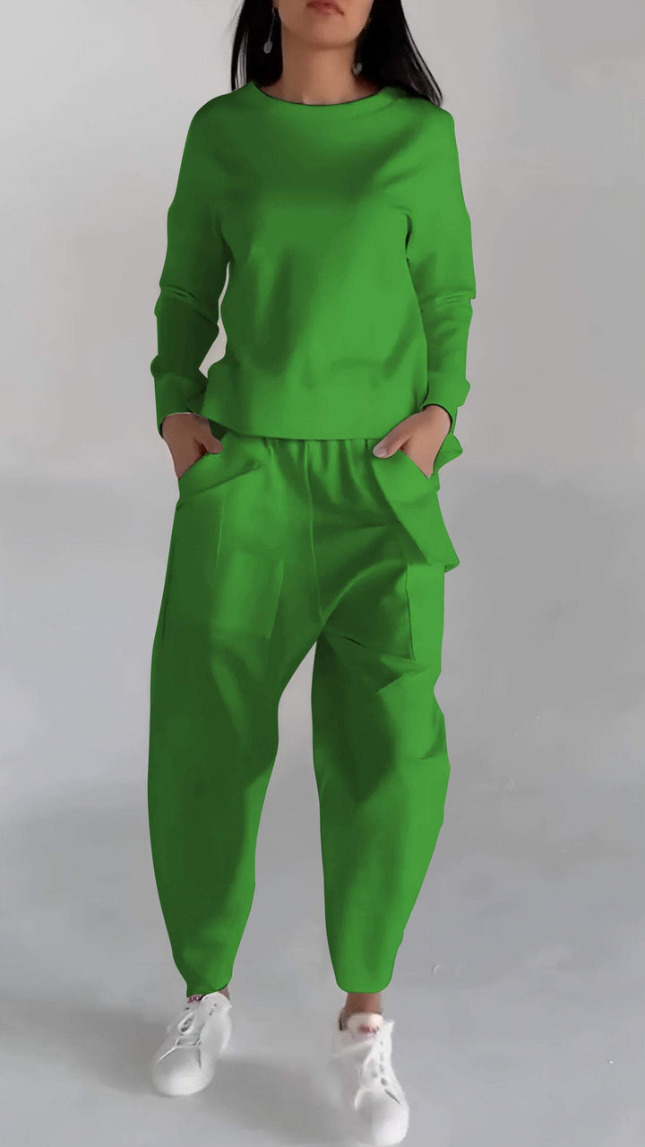 Detailaufnahme: Elastischer Bund der Komfort-Hose. Entspanntes Damen Set für jede Figur.