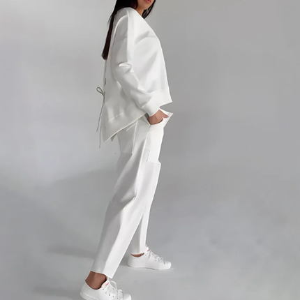 Damen Komfort-Outfit für alle Jahreszeiten. Bequemes, stilvolles Set, ideal für Freizeit & Alltag.